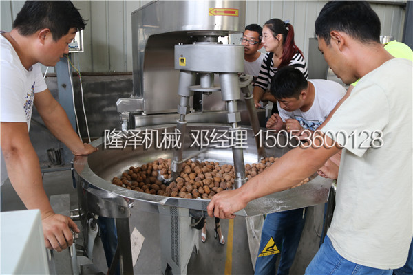 西安客户参观必胜博官网机械椒盐核桃设备生产现场并试机(附图)