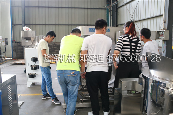 西安客户参观必胜博官网机械椒盐核桃设备生产现场并试机(附图)